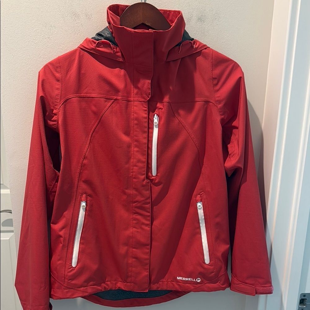 Merrell Red Hooded Jacket Shell with taped seams size Medium
